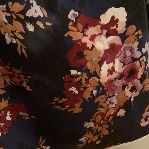 Lucky Brand Satin Blouse New size M navy floral print - Picture 6 of 7